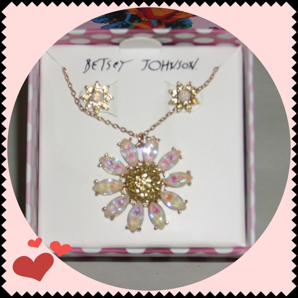 🍒Betsey Johnson Daisy Necklace & Earrings Set